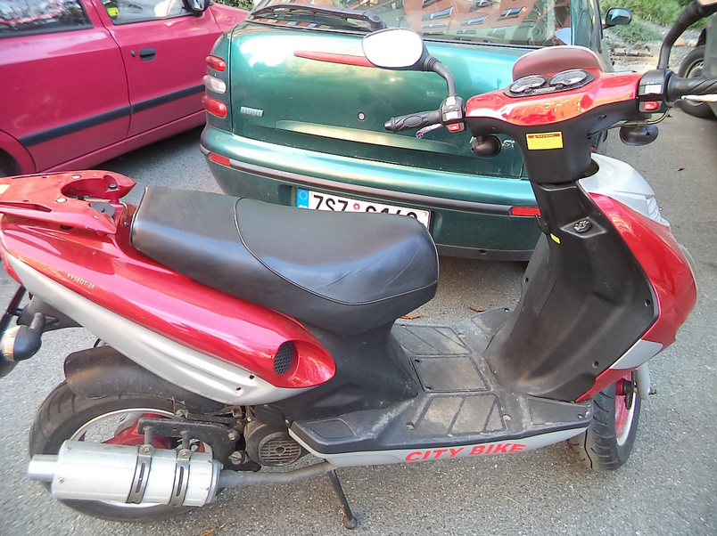 2.3.2015 Dražba skútru, r. 2012 a náčiní na lov ryb s vyvolávací cenou 5.000Kč