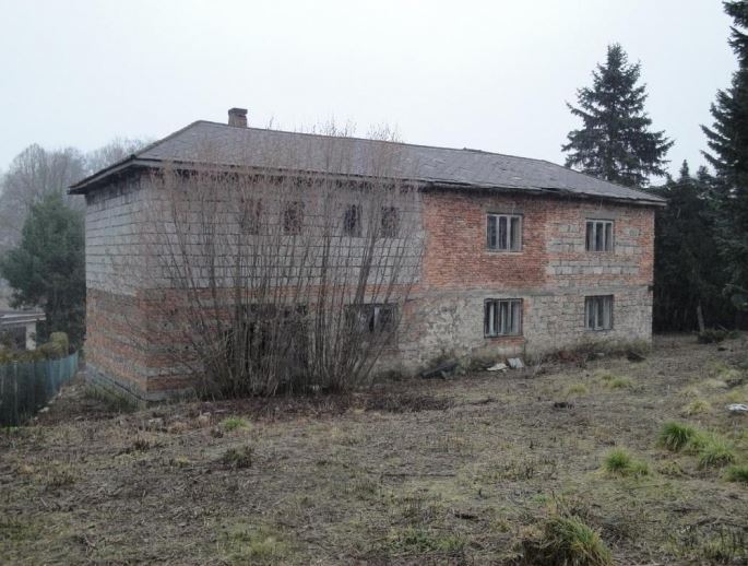 30.6.2015 Dražba rodinného domů s vyvolávací cenou 232.267Kč.