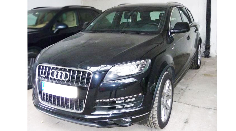 Do 3.11.2015 Výběrové řízení na prodej automobilu Audi Q7, r. 2012