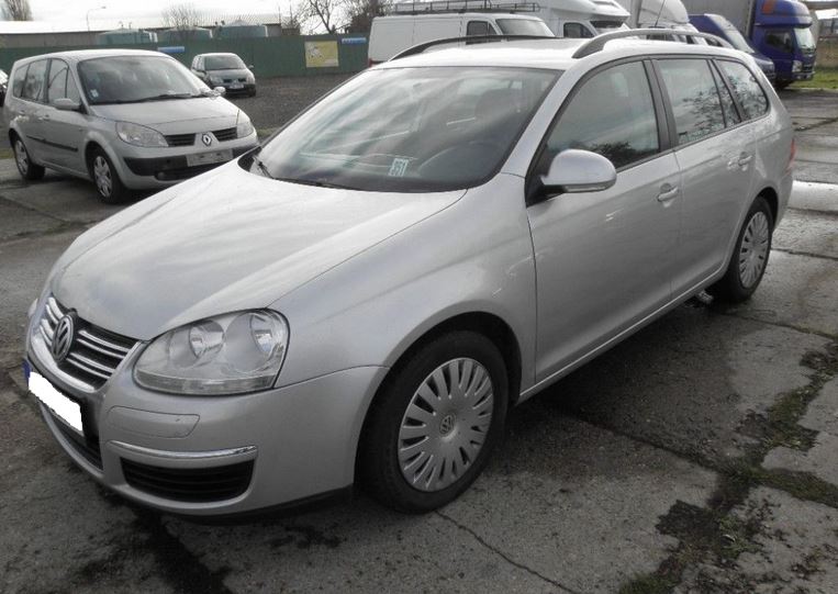 5.12.2015 Dražba automobilu VW Golf Variant, r. 2009, vyvolávací cena 140.000Kč.