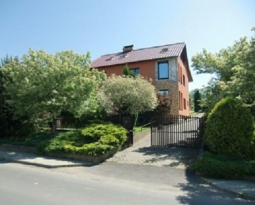 8.3.2016 Dražba rodinného domu, okres Kroměříž. Vyvolávací cena 2.994.0000Kč.