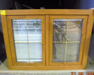 20.9.2016 Dražba souboru movitých věcí (okna a příslušenství). Vyvolávací cena 2.560 Kč.