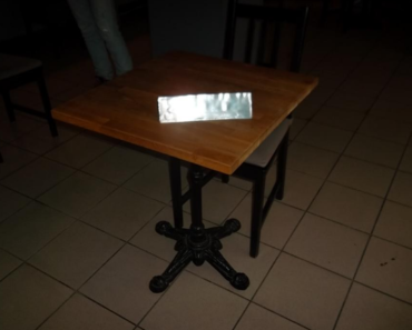 20.7.2017 Dražba stolu 60×60 cm – 7 kusů. Vyvolávací cena 2.100 Kč. 20.7.2017 Dražba stolu 60×60 cm – 7 kusů. Vyvolávací cena 2.100 Kč.