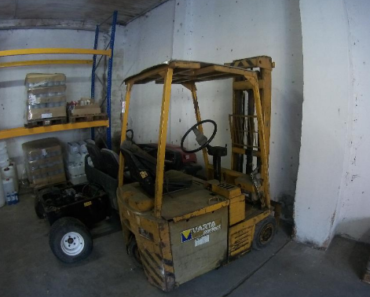 18.9.2017 Dražba ještěrky a paletových regálů. Vyvolávací cena 29.000 Kč. 18.9.2017 Dražba ještěrky a paletových regálů. Vyvolávací cena 29.000 Kč.