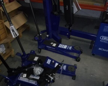 5.10.2017 Dražba zvedáku Draper Expert DR. Vyvolávací cena 6.100 Kč. 5.10.2017 Dražba zvedáku Draper Expert DR. Vyvolávací cena 6.100 Kč.