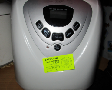 10.4.2018 Dražba domácí pekárny. Vyvolávací cena 100 Kč.