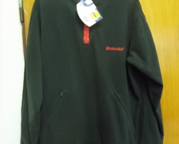 18.5.2018 Dražba mikiny Babolat. Vyvolávací cena 300 Kč.