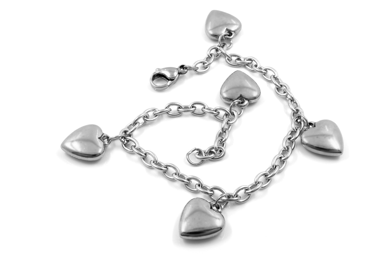 12.9.2018 Dražba stříbrného náramku. Vyvolávací cena 210 Kč. 12.9.2018 Dražba stříbrného náramku. Vyvolávací cena 210 Kč.