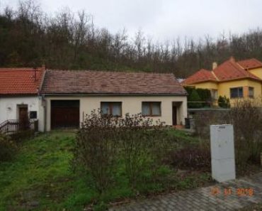 29.04.2019 Dražba Domy – Rodinný dům, Oslavany. Tato nemovitost leží v okrese Brno-venkov. Vyvolávací cena 950 000 Kč, (ID: 516214) 29.04.2019 Dražba Domy – Rodinný dům, Oslavany. Tato nemovitost leží v okrese Brno-venkov. Vyvolávací cena 950 000 Kč, (ID: 516214)