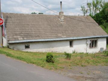 30.05.2019  Dražba Pozemky – id. 1/2 budovy – rod. rekr. č.p. 11 a dále pozemek p.č. 13/6 – ostatní plocha v SJM, to vše v obci Suchá. Tato nemovitost leží v okrese Jihlava. Vyvolávací cena 145 000 Kč, (ID: 526697)